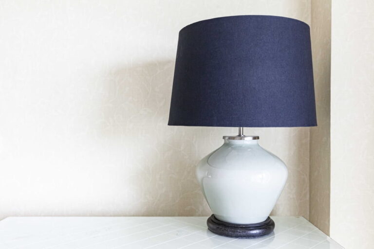 Can You Spray Paint a Lamp Shade? (3 Easy Steps By Experts)